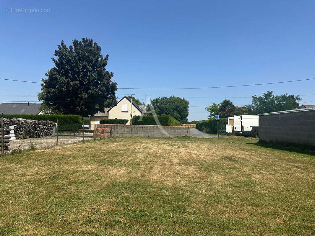 Terrain à DOUE-LA-FONTAINE