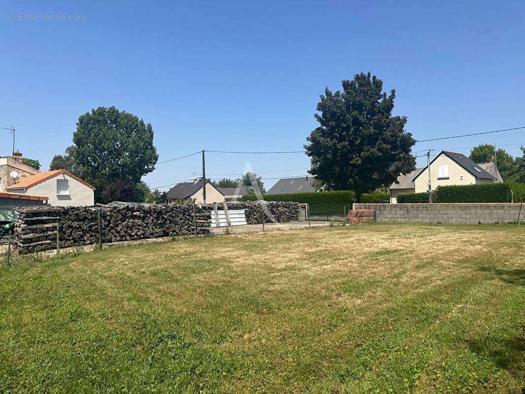 Terrain à DOUE-LA-FONTAINE