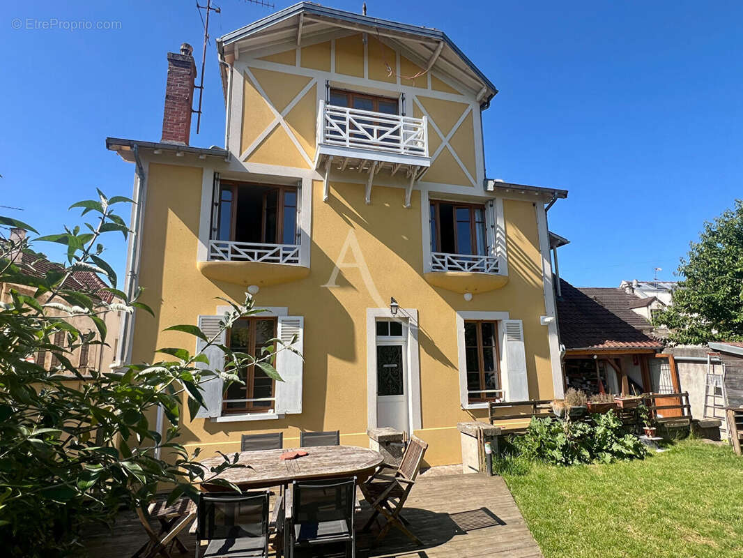 Appartement à BUSSY-SAINT-GEORGES