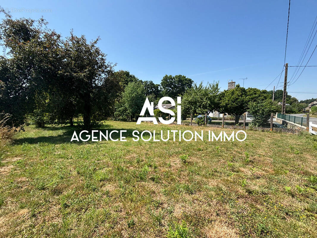 Terrain à SAINT-MARC-LE-BLANC