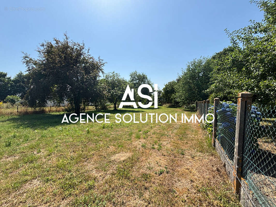 Terrain à SAINT-MARC-LE-BLANC