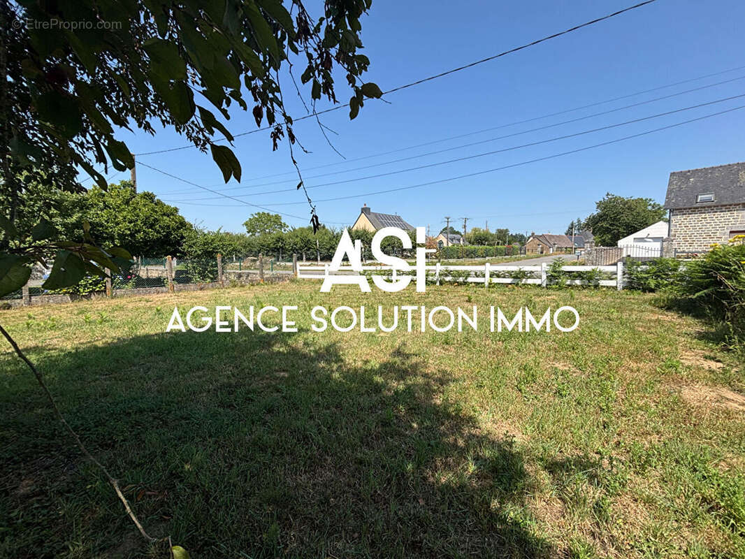 Terrain à SAINT-MARC-LE-BLANC