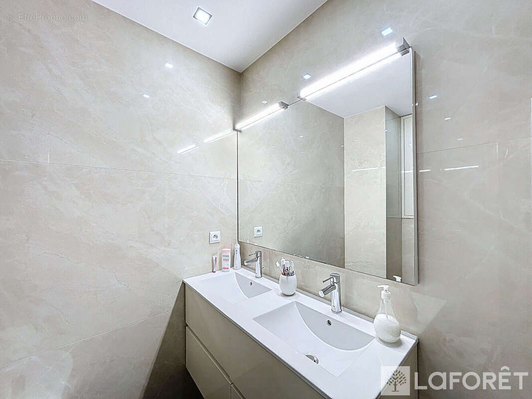 Appartement à ROQUEBRUNE-CAP-MARTIN