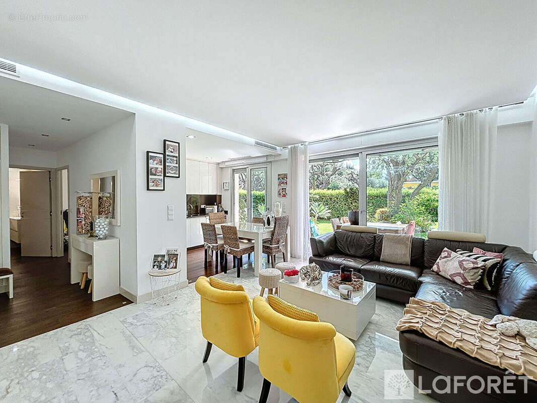 Appartement à ROQUEBRUNE-CAP-MARTIN