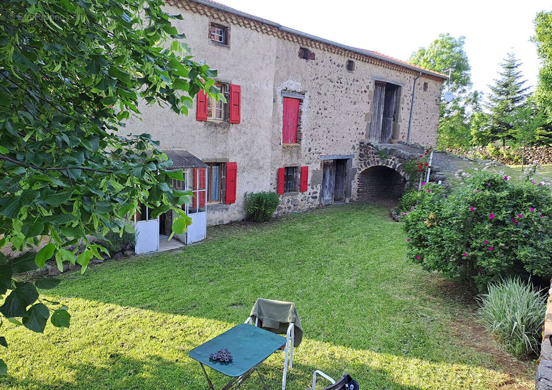 Maison à SIAUGUES-SAINTE-MARIE