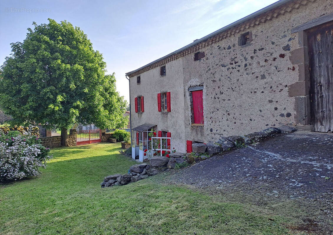 Maison à SIAUGUES-SAINTE-MARIE