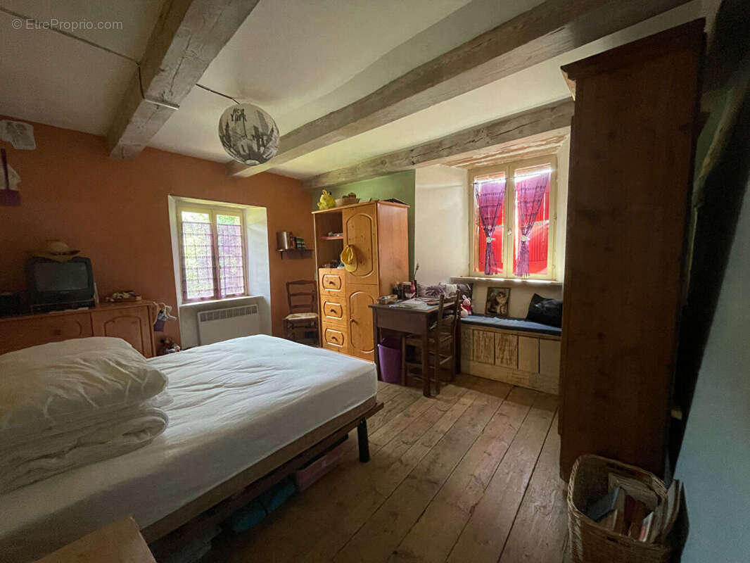 Maison à SIAUGUES-SAINTE-MARIE