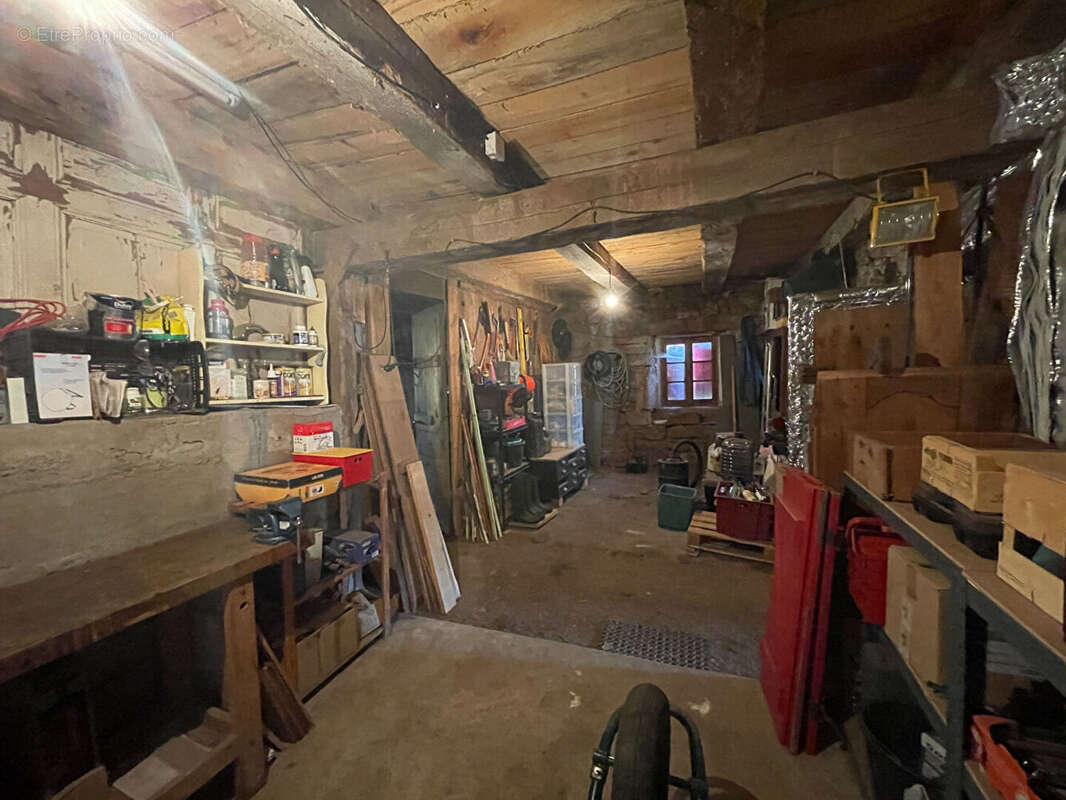 Maison à SIAUGUES-SAINTE-MARIE