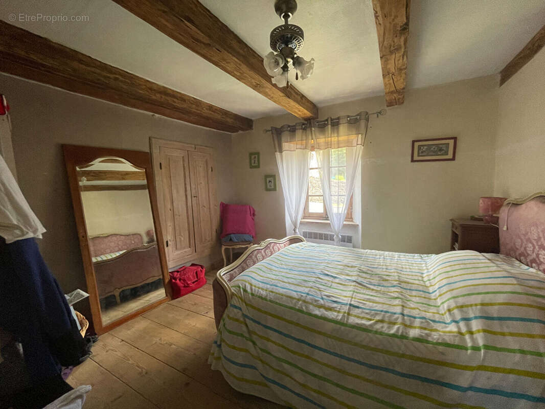 Maison à SIAUGUES-SAINTE-MARIE