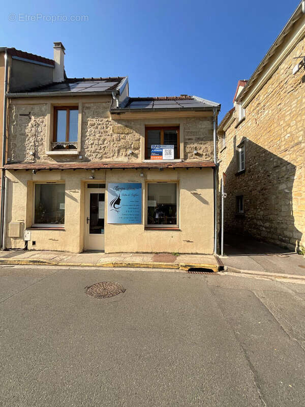 Maison à MAURECOURT