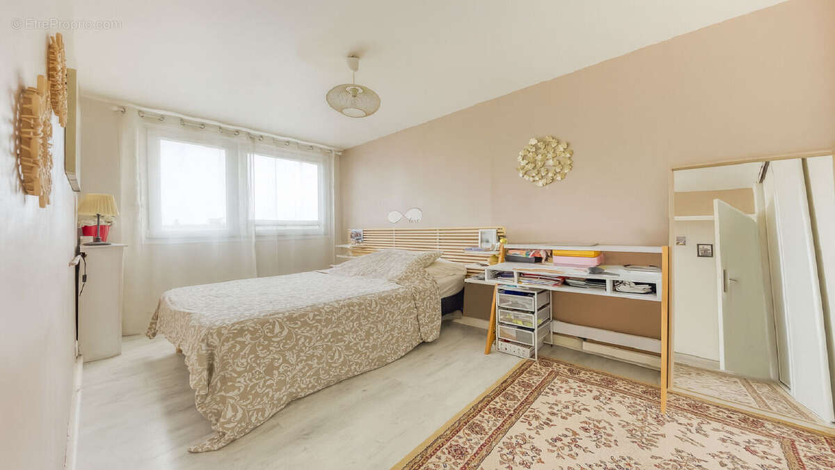 Appartement à SAINT-MAUR-DES-FOSSES