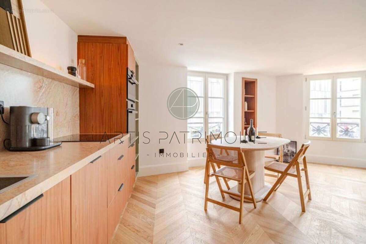 Appartement à PARIS-7E