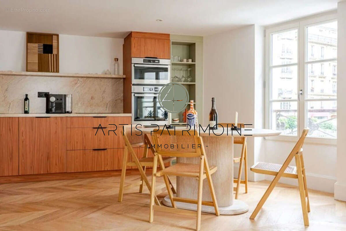 Appartement à PARIS-7E