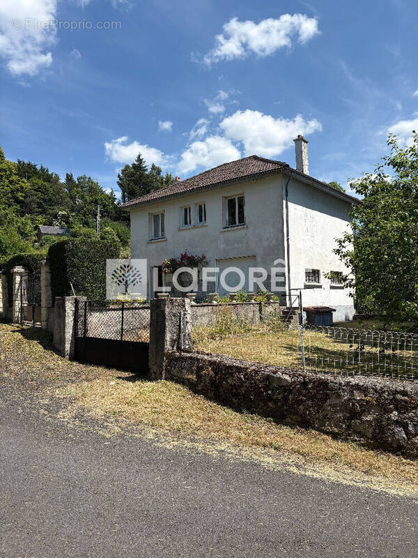 Maison à RIOM-ES-MONTAGNES