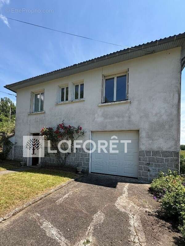 Maison à RIOM-ES-MONTAGNES