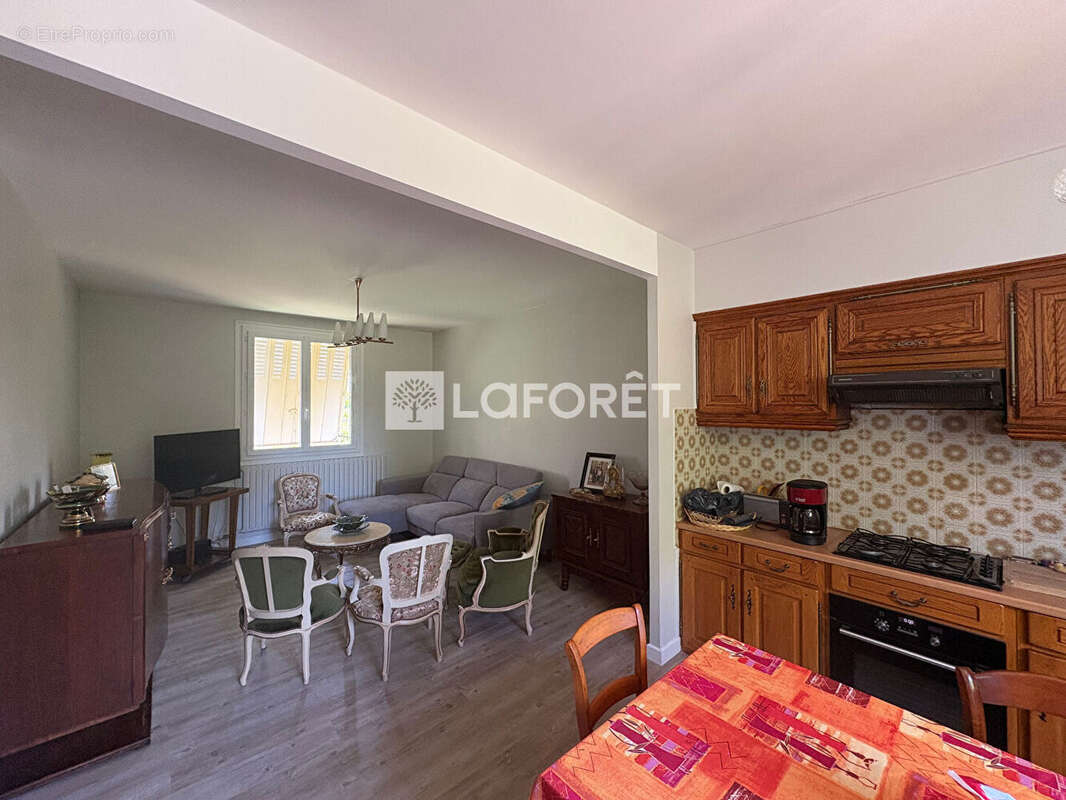 Maison à RIOM-ES-MONTAGNES