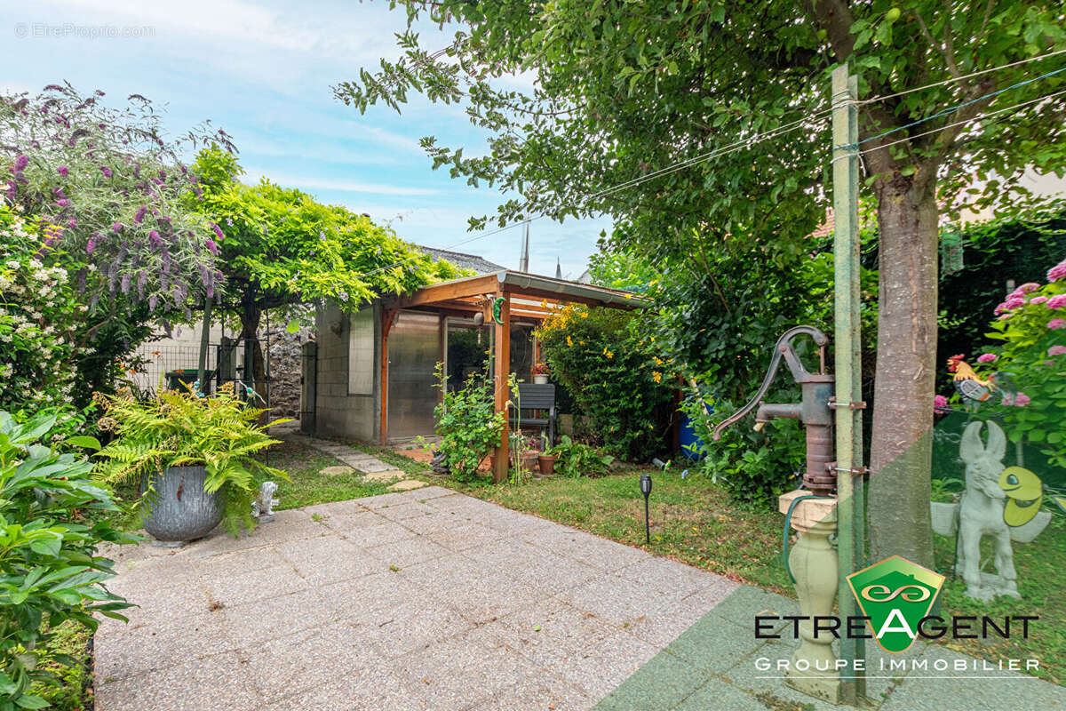 Maison à LE THILLAY