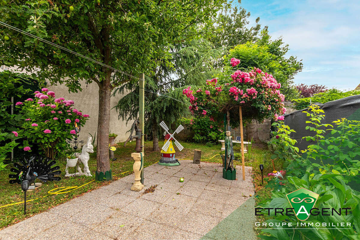 Maison à LE THILLAY