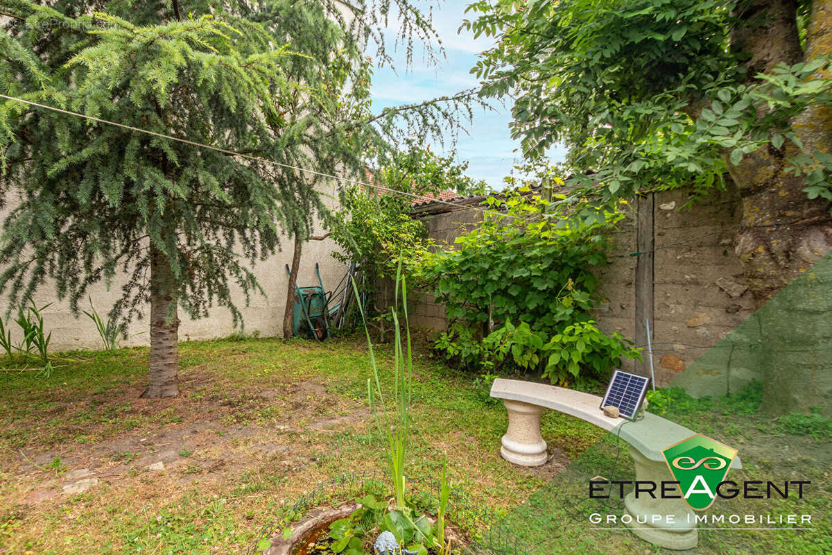 Maison à LE THILLAY