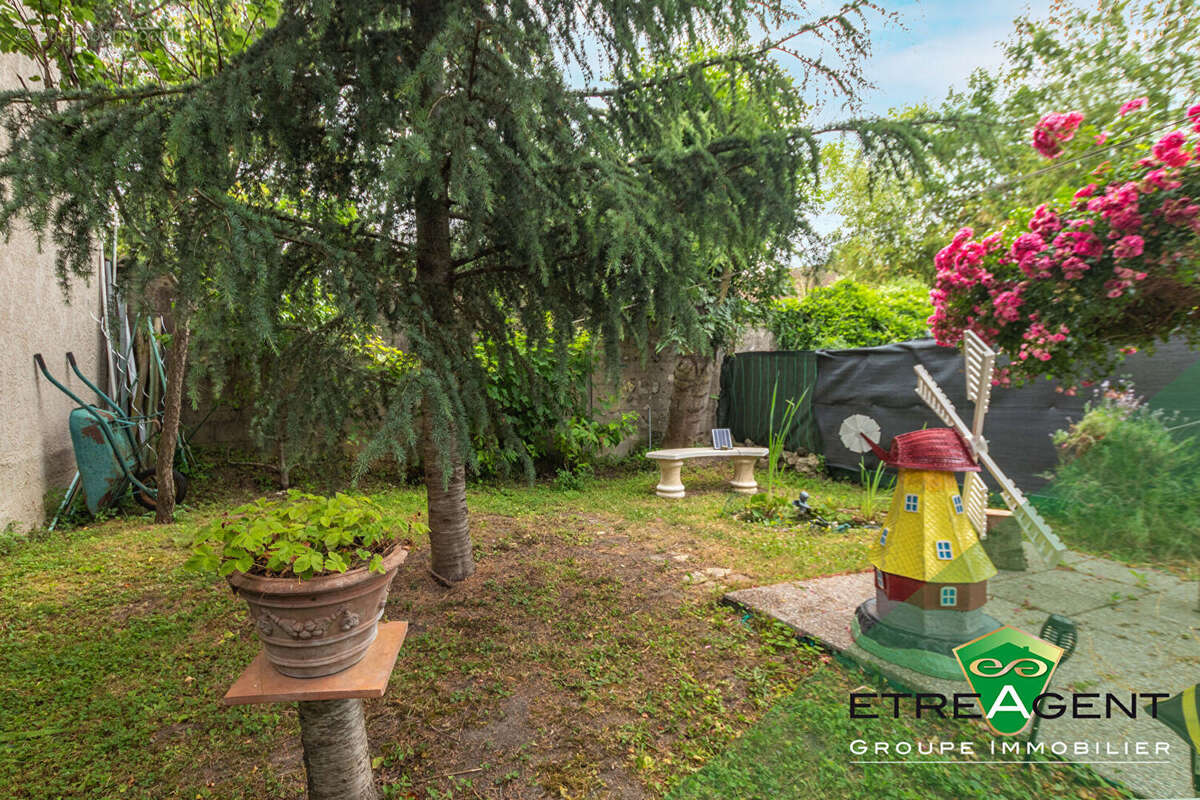 Maison à LE THILLAY