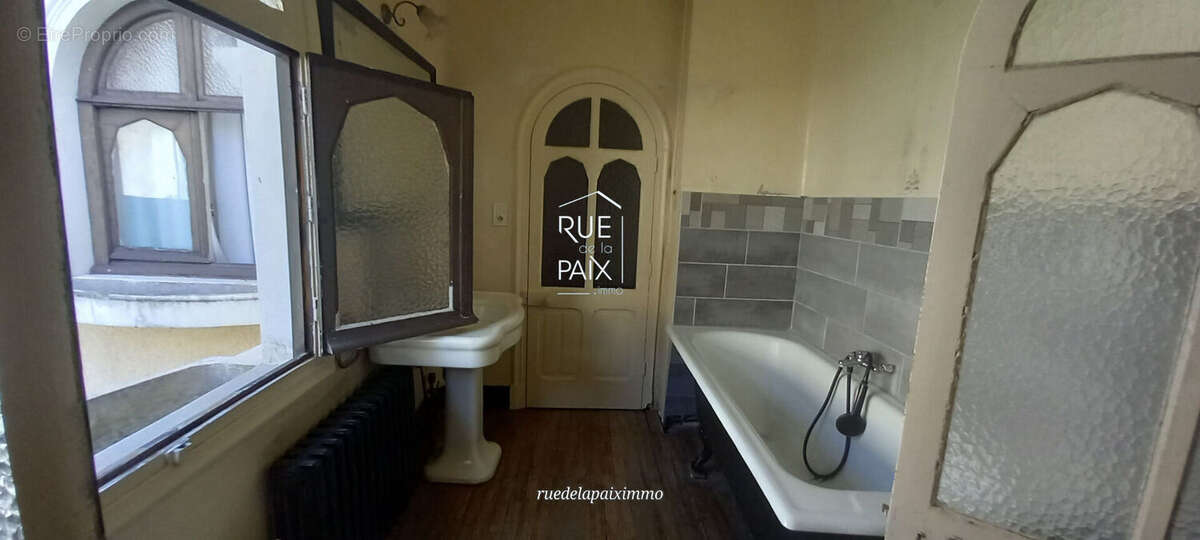 Maison à LENCLOITRE