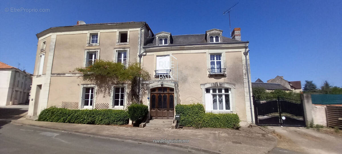 Maison à LENCLOITRE