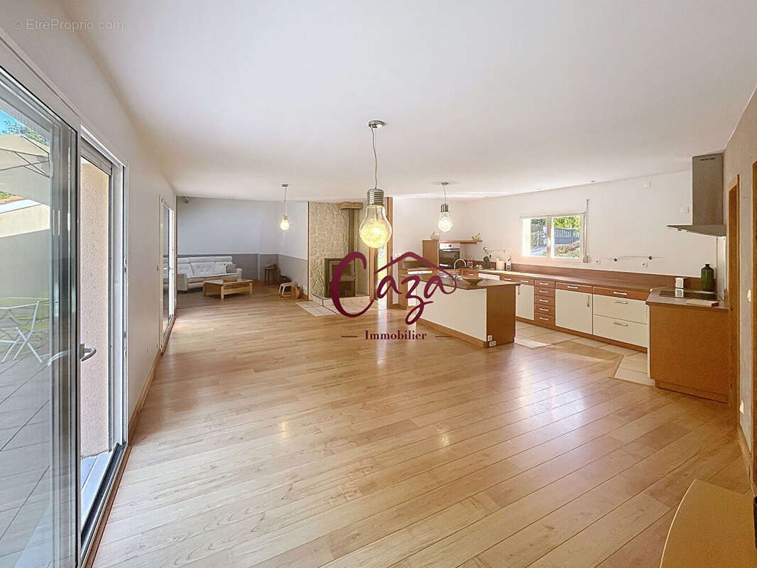 Maison à FARGUES-SAINT-HILAIRE