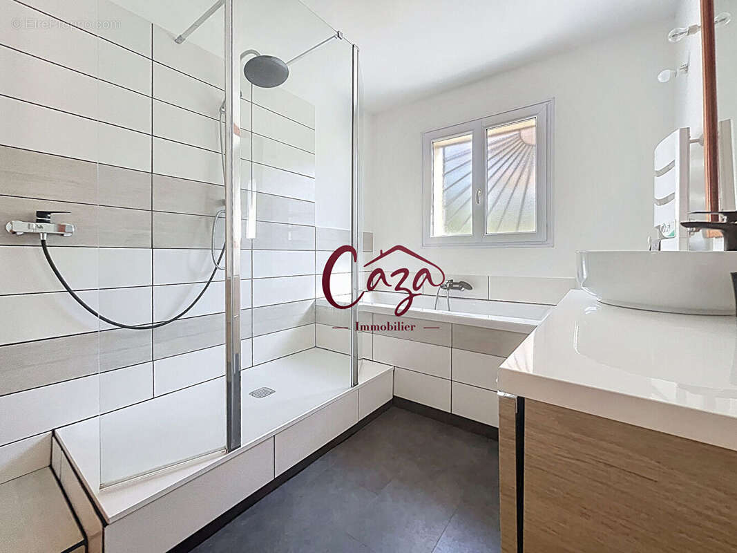 Maison à FARGUES-SAINT-HILAIRE