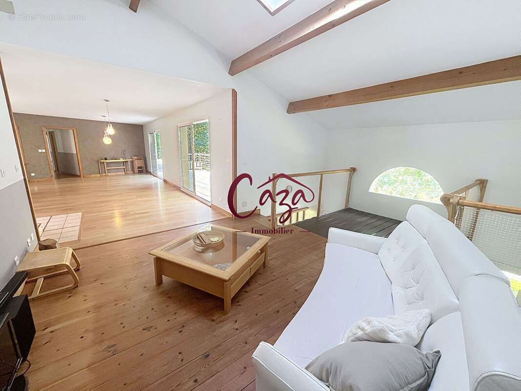 Maison à FARGUES-SAINT-HILAIRE