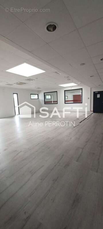 Photo 4 - Commerce à SABLE-SUR-SARTHE