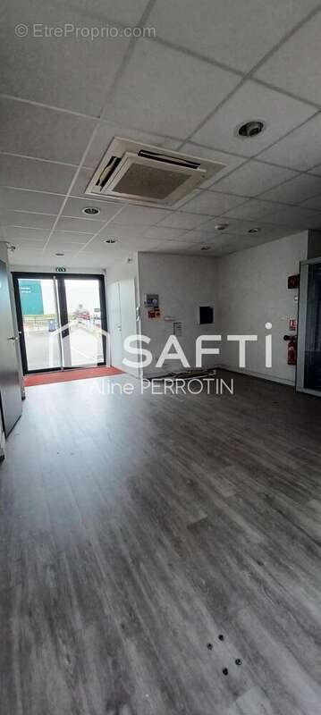 Photo 9 - Commerce à SABLE-SUR-SARTHE