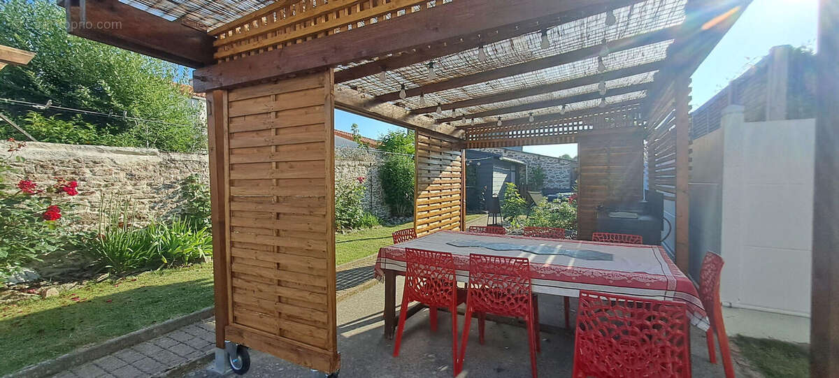 Maison à SAINT-MACAIRE-EN-MAUGES