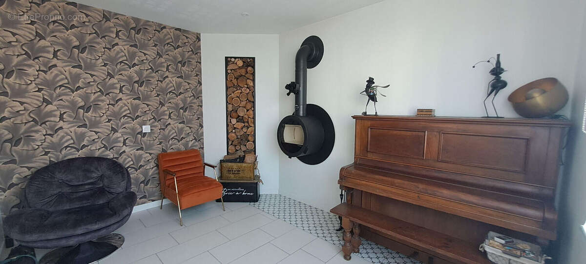 Maison à SAINT-MACAIRE-EN-MAUGES