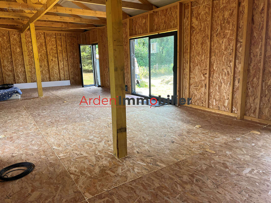 Maison à JUSTINE-HERBIGNY