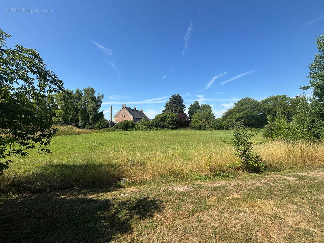 Terrain à TOULIS-ET-ATTENCOURT