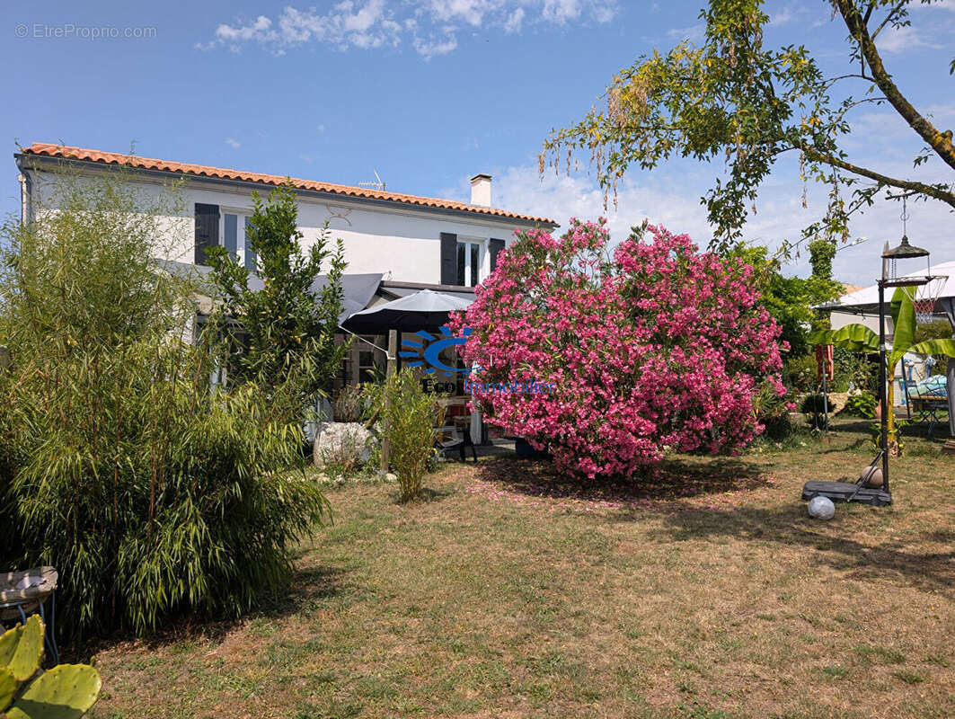 Maison à CROIX-CHAPEAU