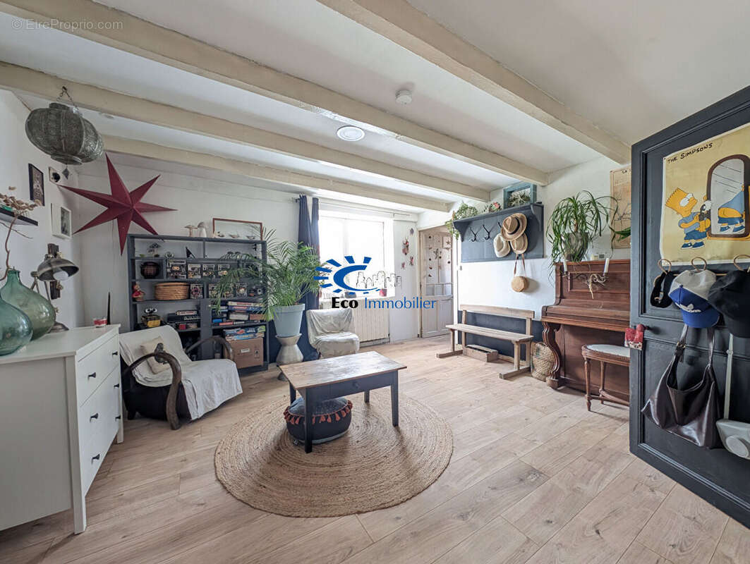 Maison à CROIX-CHAPEAU