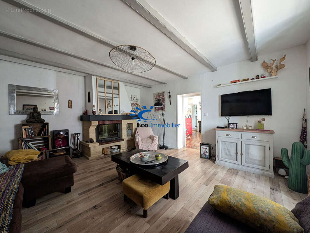 Maison à CROIX-CHAPEAU