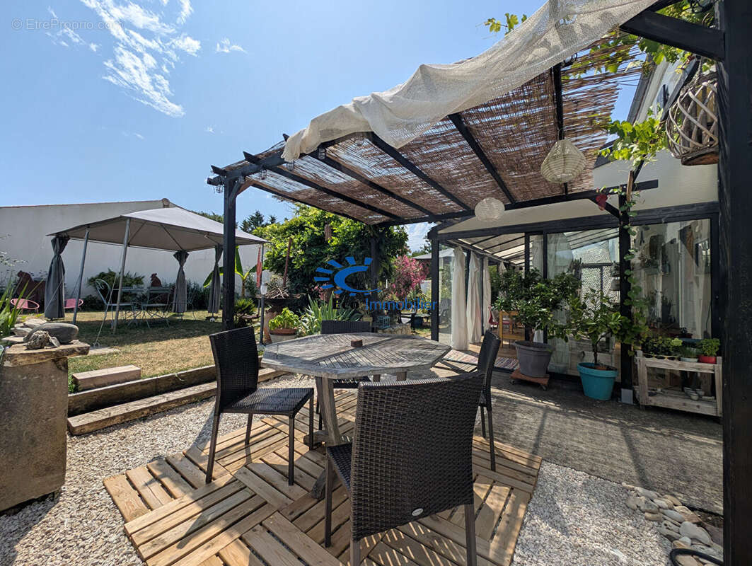 Maison à CROIX-CHAPEAU