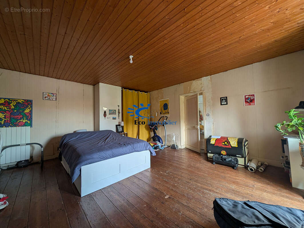 Maison à CROIX-CHAPEAU