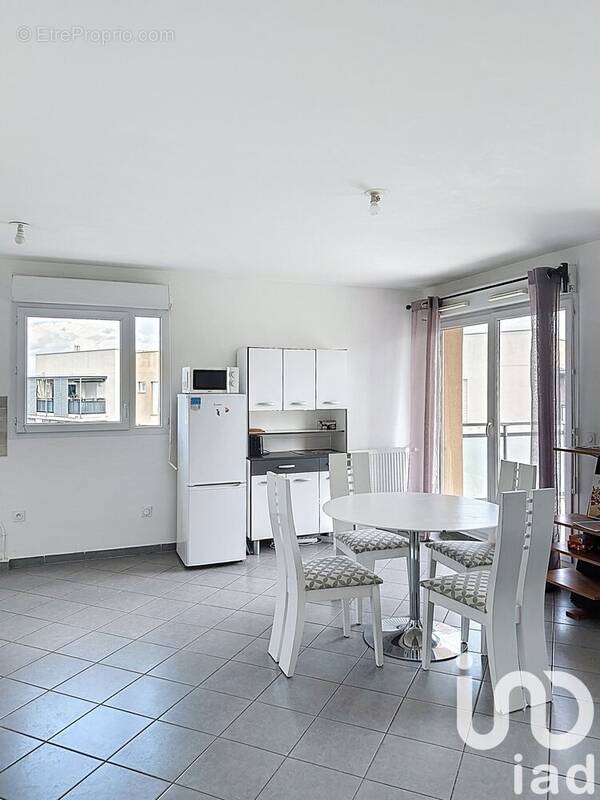 Photo 1 - Appartement à DECINES-CHARPIEU