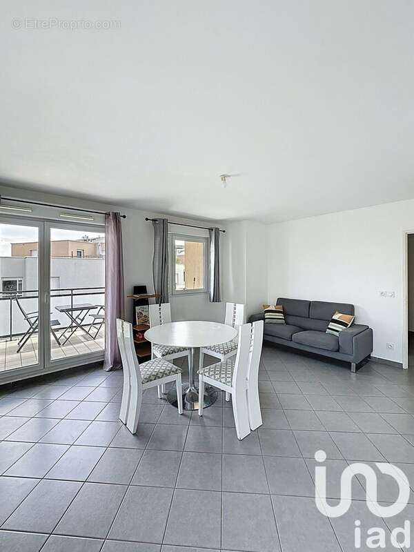 Photo 2 - Appartement à DECINES-CHARPIEU