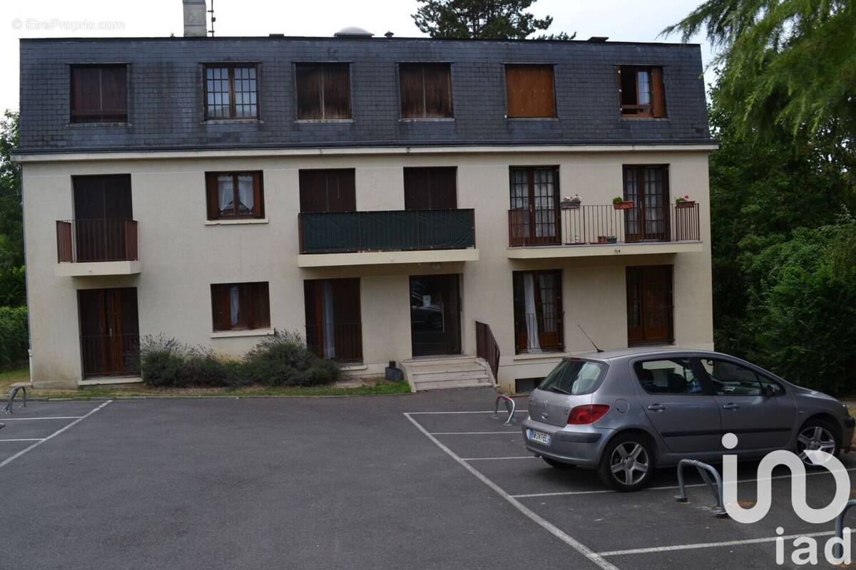 Photo 1 - Appartement à BURES-SUR-YVETTE