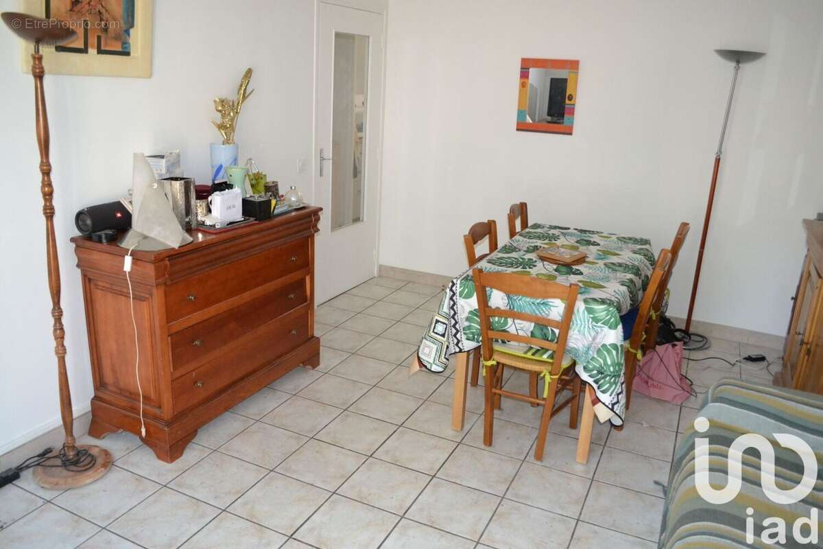Photo 3 - Appartement à BURES-SUR-YVETTE