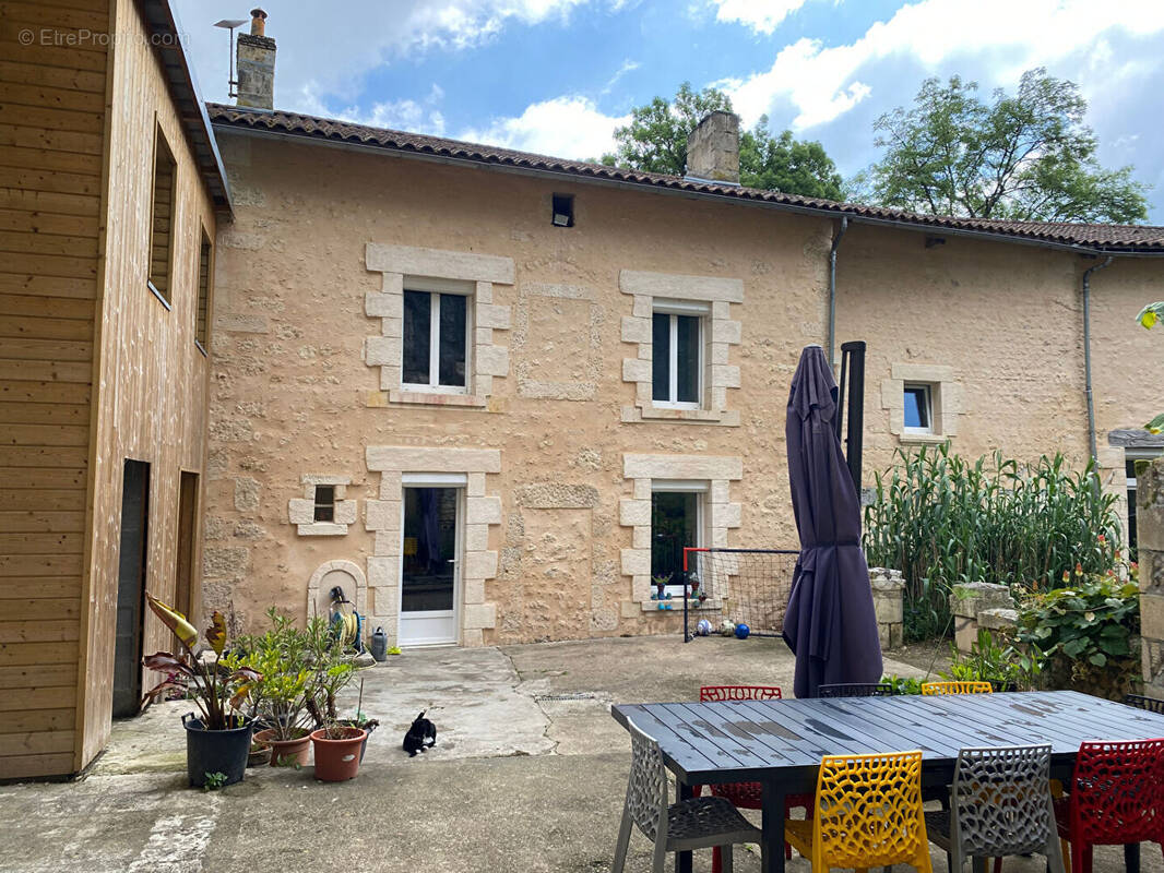 Maison à LA CHAPELLE-MOULIERE