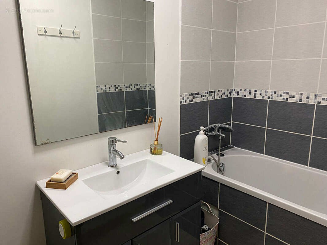 Maison à LA CHAPELLE-MOULIERE