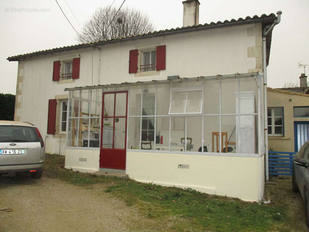 Maison à AZAY-LE-BRULE