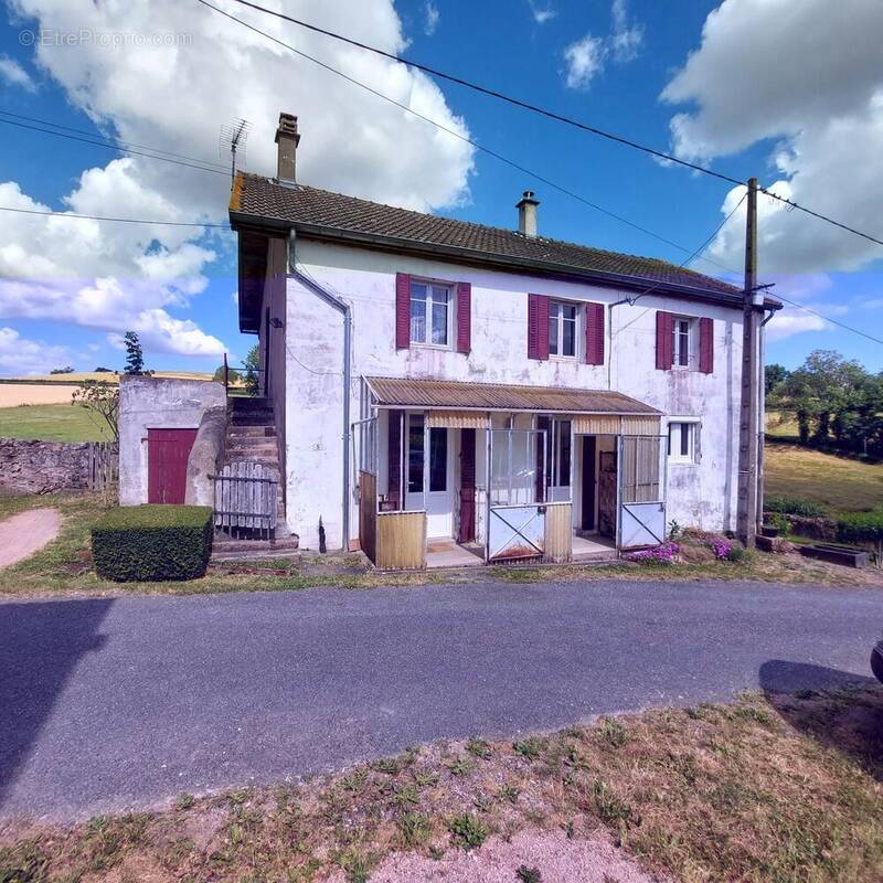 Maison à SAINT-PIERRE-LAVAL