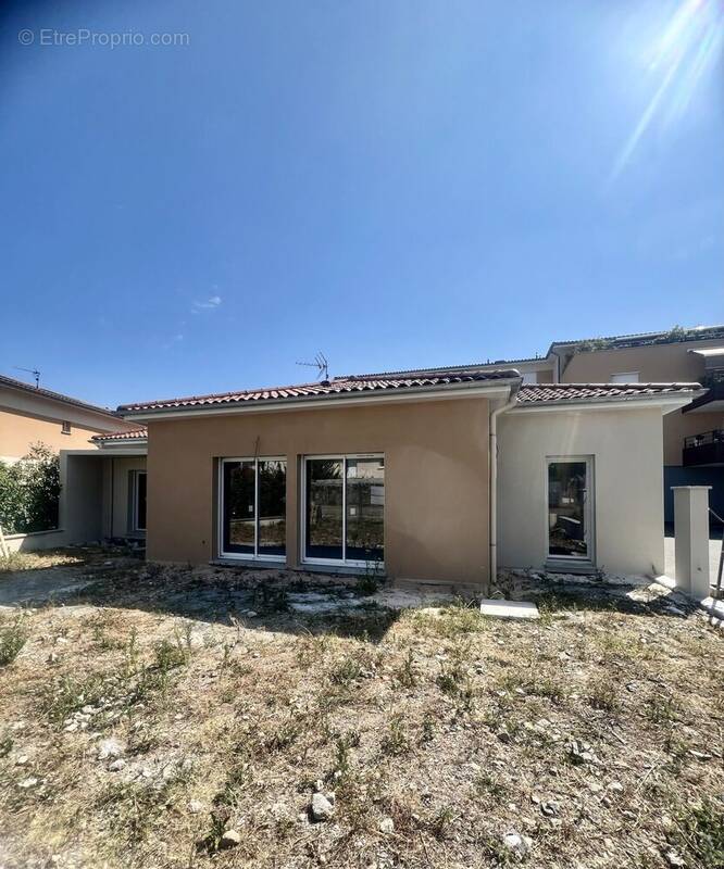 Maison à SAINT-JUST-SAINT-RAMBERT