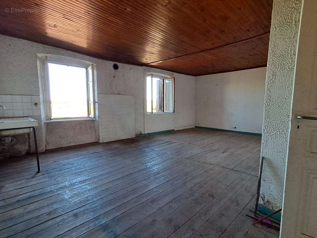 Maison à SAINT-PAL-DE-CHALENCON